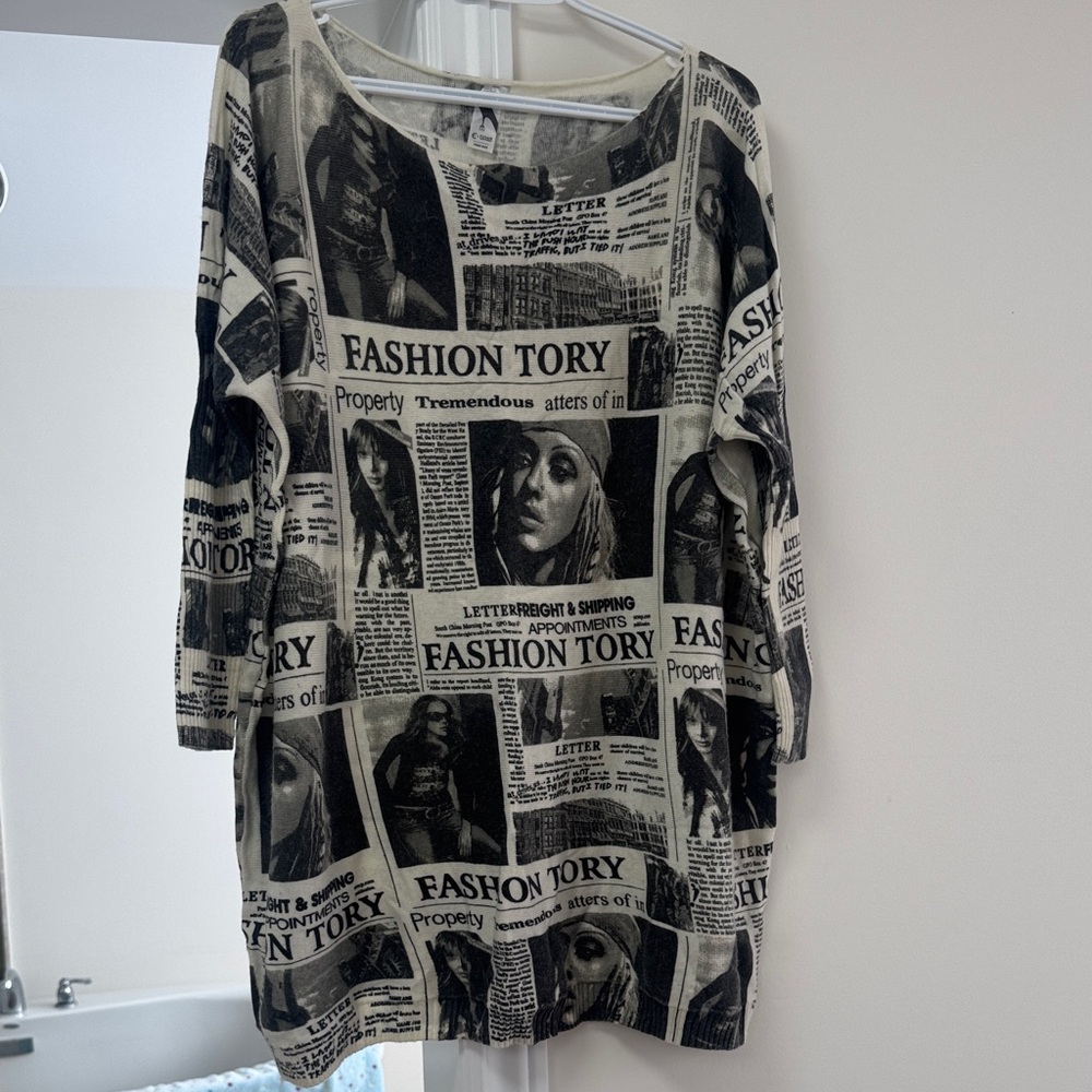 Fashion Tory Newspaper Print sweater